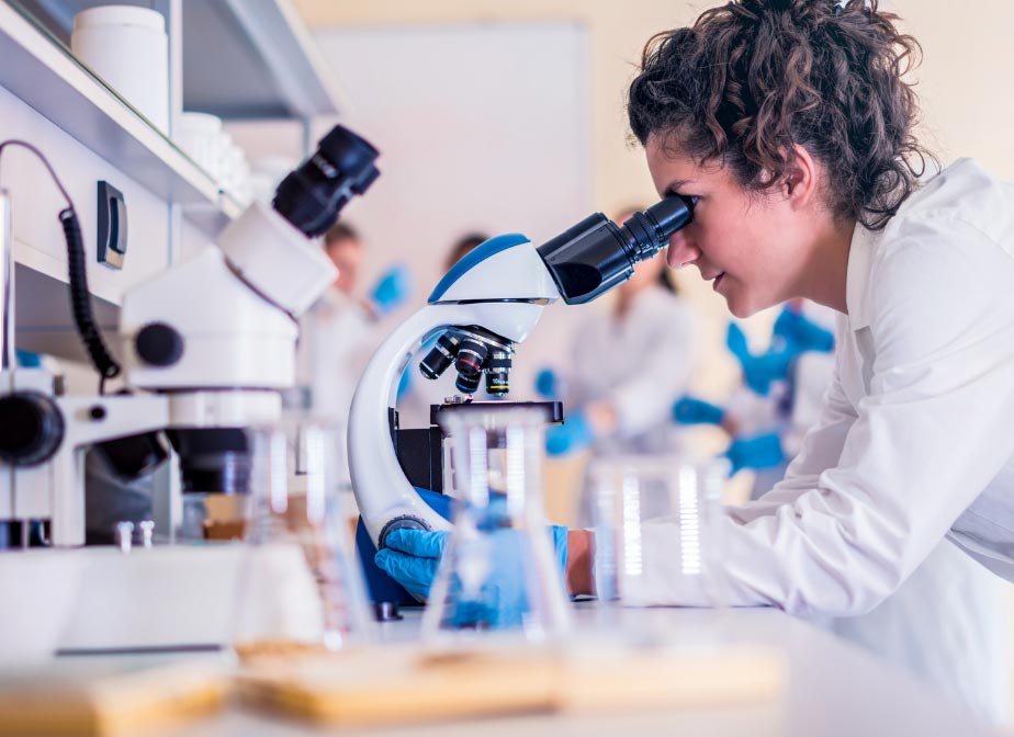 An early career researcher at the laboratory bench, pictured on the CMT Research Foundation website